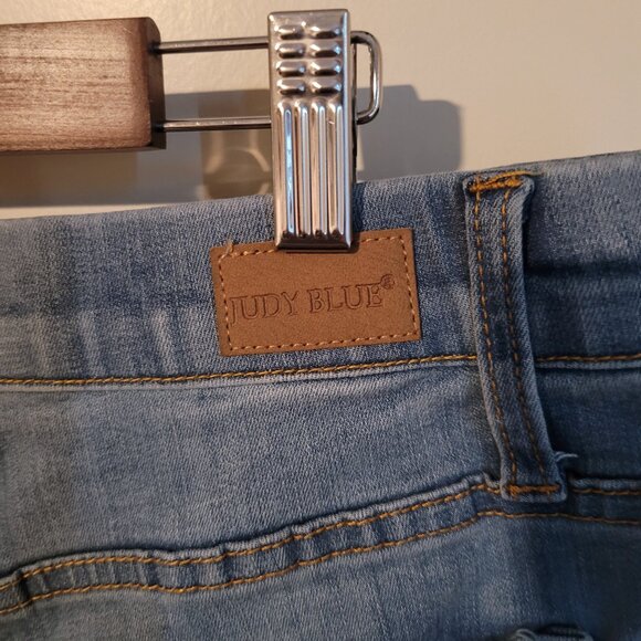 Judy Blue Mazie Pull On Cuffed Denim Shorts SZ 3X - Picture 3 of 4